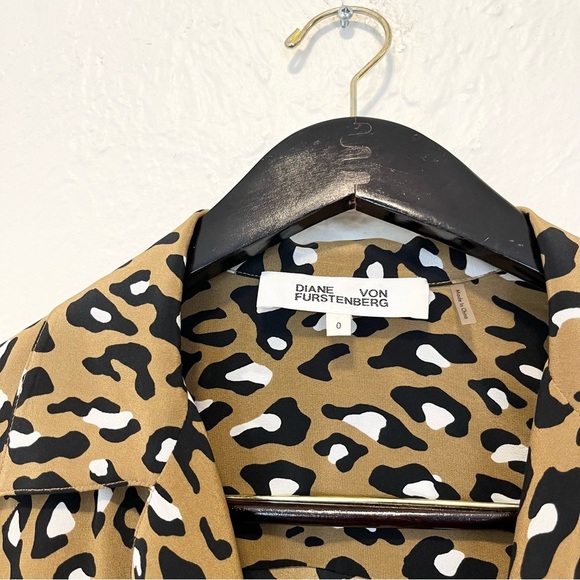 Diane Von Furstenberg Wrap Top Cropped 100% Silk 0 Leopard Animal Print - Picture 4 of 6